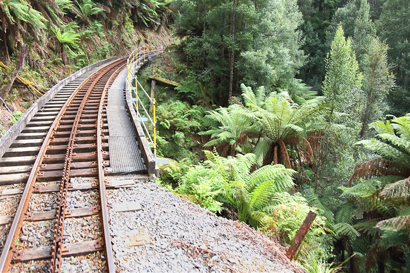 Tasmania_Queenstown_Train_1609_m_800px