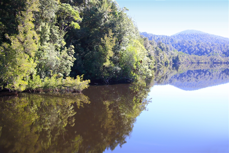 Tasmania_Strahan_GordonRiver_1769_m_800px