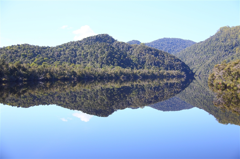 Tasmania_Strahan_GordonRiver_1789_800px
