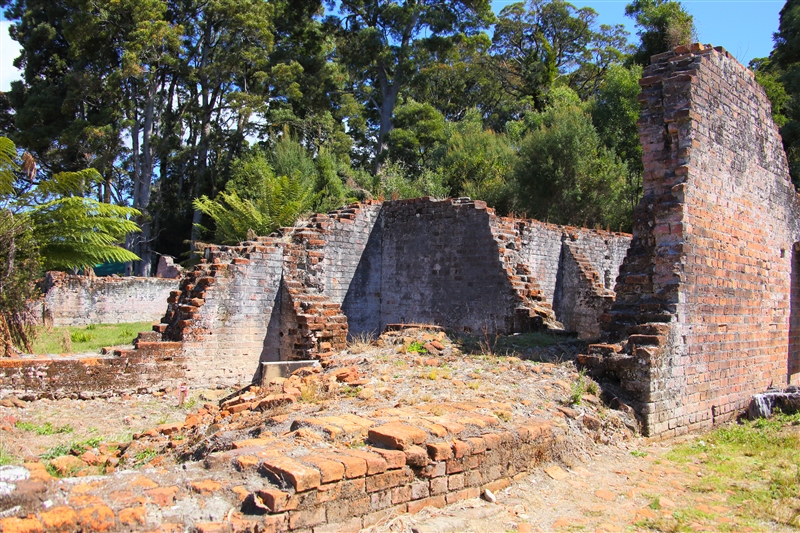 Tasmania_Strahan_GordonRiver_1821_800px